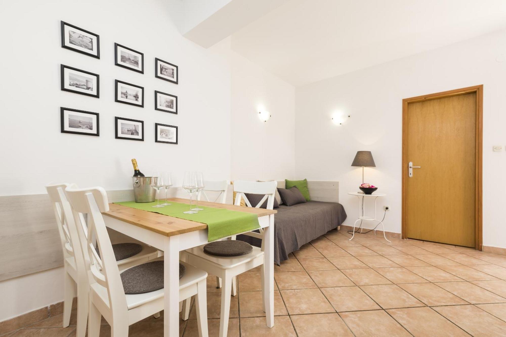 Apartments Laura Мали-Лошинь Экстерьер фото